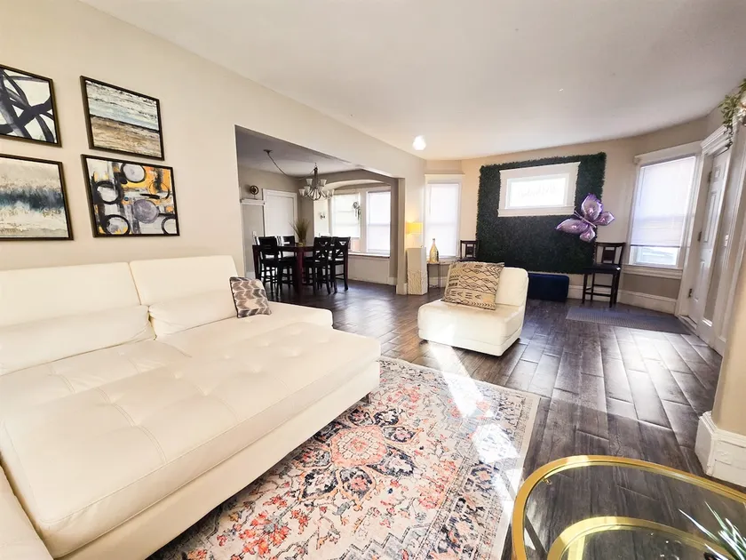 Space For Large Groups! Pool Table! Huge 5 Bdrm - Image 1