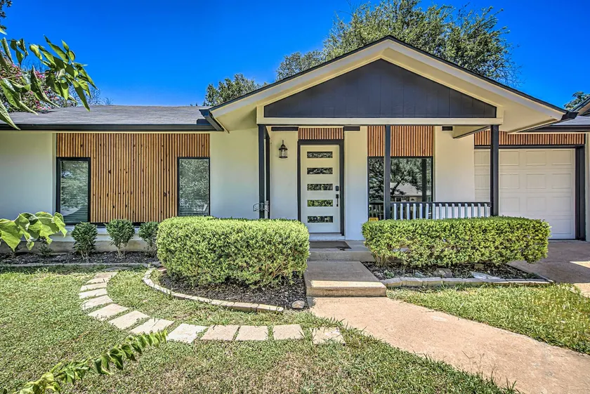 South Austin 4BR for 9 Near Greenbelt & SoCo - Image 1