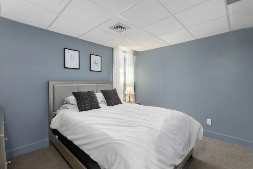 Queen Suite w/ Gated Parking • Walk to Harbor - Image 1