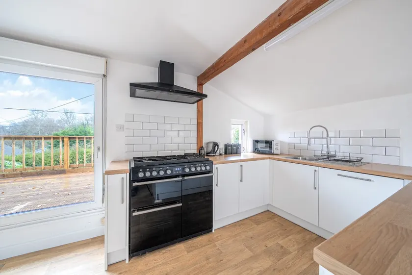 East Sussex rural hideaway with private hot tub & garden - Image 1