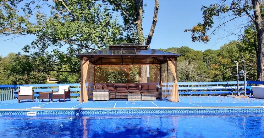 Lakefront Family Retreat~Private Pool~Game Room - Image 1