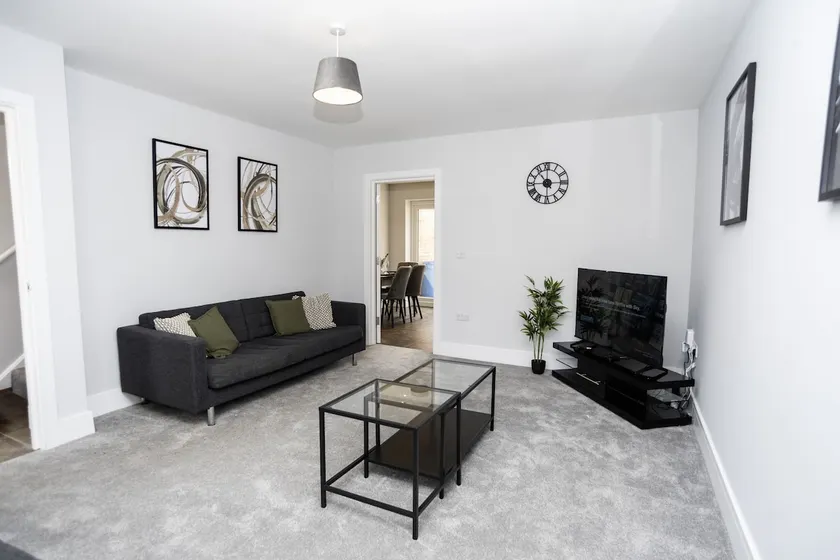 Central Telford Home - Sleeps 8 - Private Parking - Image 1
