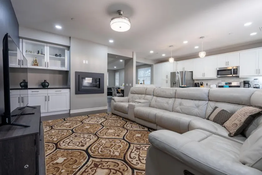 Family Home in safe Neighborhood - Image 1