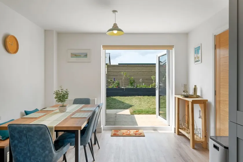 Modern Home in Dartmouth Private Parking & Garden - Image 1
