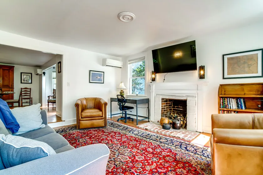 Charming Victorian Farmhouse on Historic Main St - Image 1
