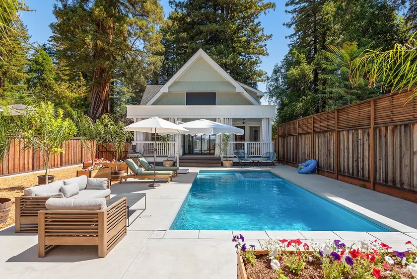 Modern and Lux - Pool, HT, Walk to Town - Image 1