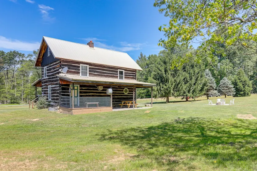 5 Mi to State Parks: Penfield Cabin w/ Fire Pit! - Image 1