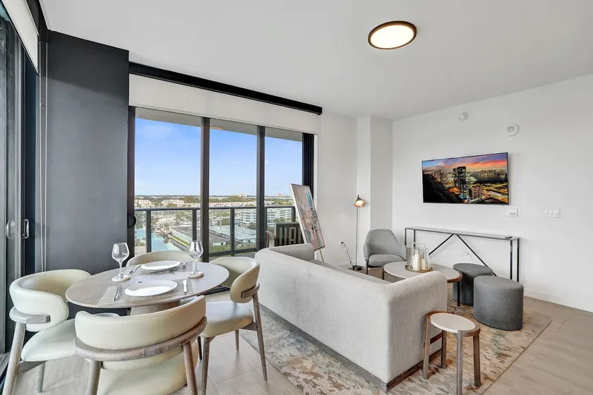 Luxury Condo 2 Bed in Iconic Miami Beach - 72 Park - Image 1