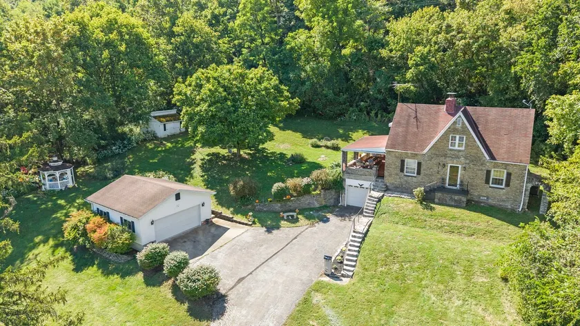 Riverfront Peace - Storybook Charm, Sleeps 8-10 - Image 1