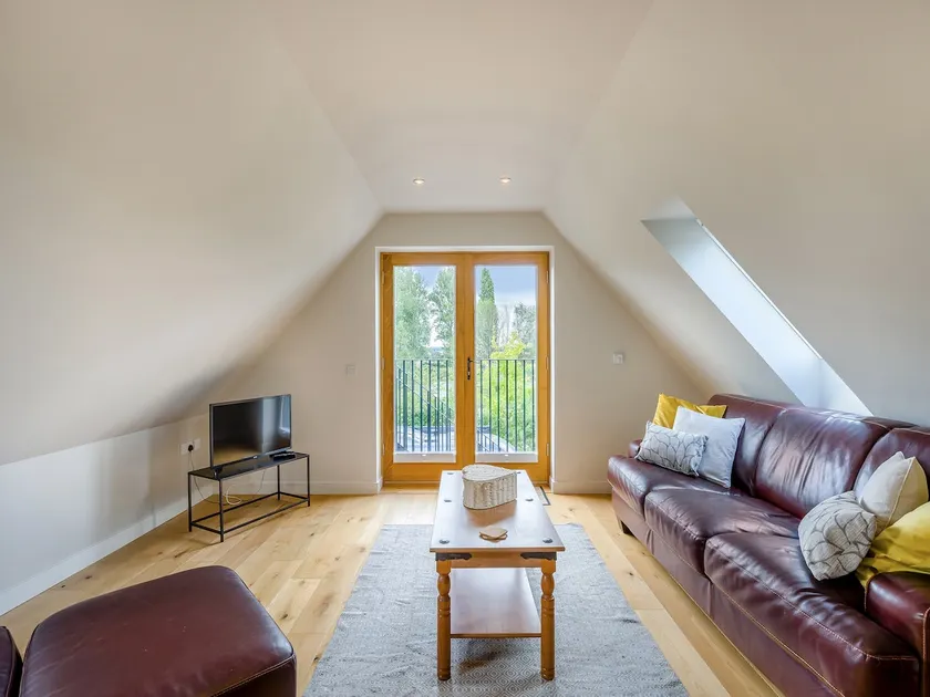 Pond View Loft - Image 1