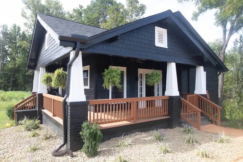 Salisbury Stay, King Suite, Yard For Pets +20% Off - Image 1