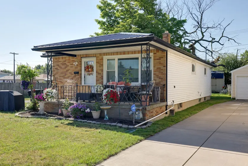 Large Private Yard: Home 14 Mi to Niagara Falls! - Image 1