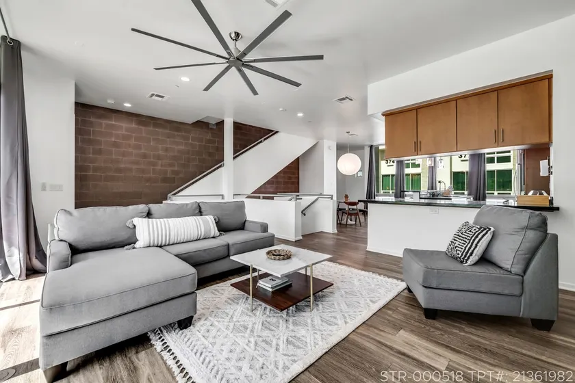 Stylish 2-Bedroom with Balcony – Prime Location - Image 1