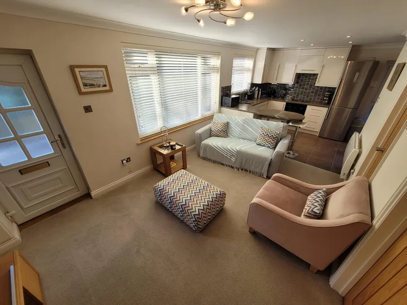 Mumbles Cottage - Sleeps 4 - Pets Ok - Parking - Image 1