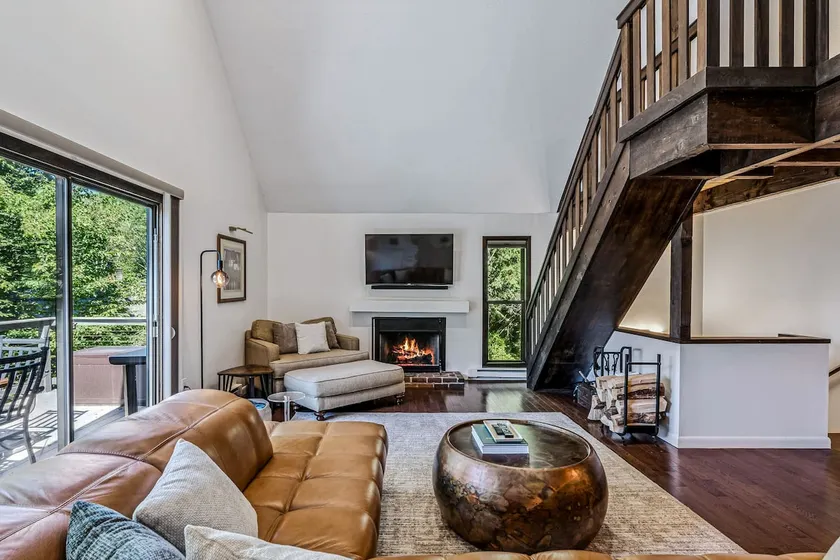 Luxe Condo with Cathedral Ceilings & Pond, Snow Vi - Image 1