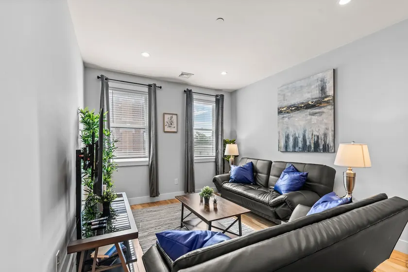 2BR apt near Logan and Subway 1644 - Image 1