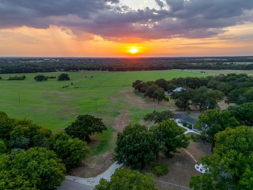 Texas Farmhouse Stay • 2BR + Studio Suite - Image 1