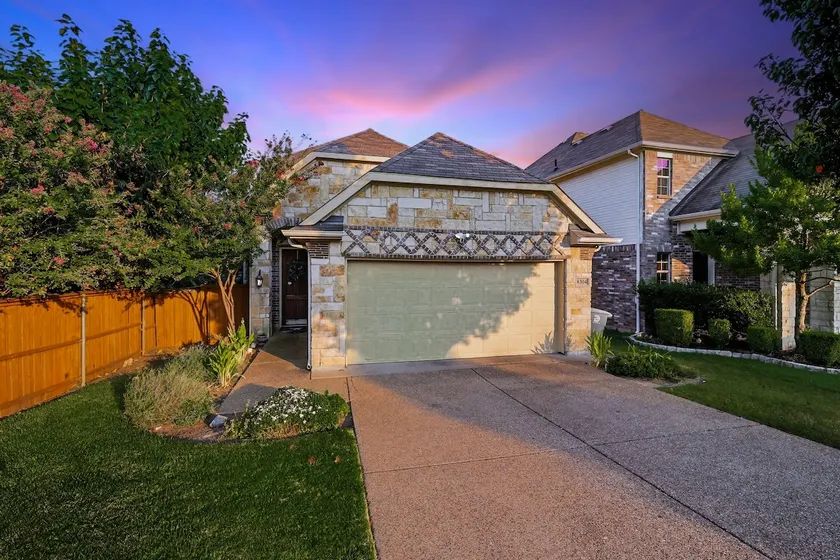 Spacious 5-BD/3-BA Forest View Getaway (Sleeps 13) - Image 1