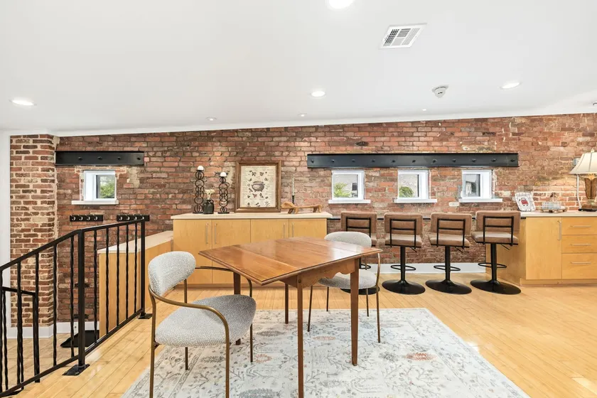 West Dickson Loft – Nightlife Hub 0.4mi UofA - Image 1