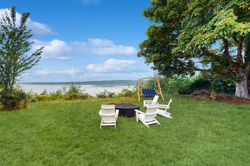 2BR Waterview Gem, near town, stunning sea views - Image 1