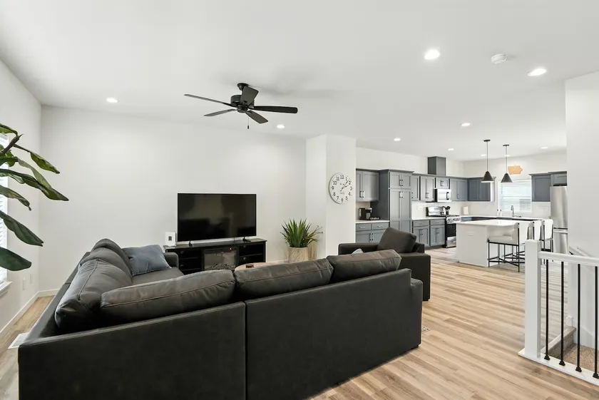 Modern Townhome Retreat in Prime Location townhouse - Image 1