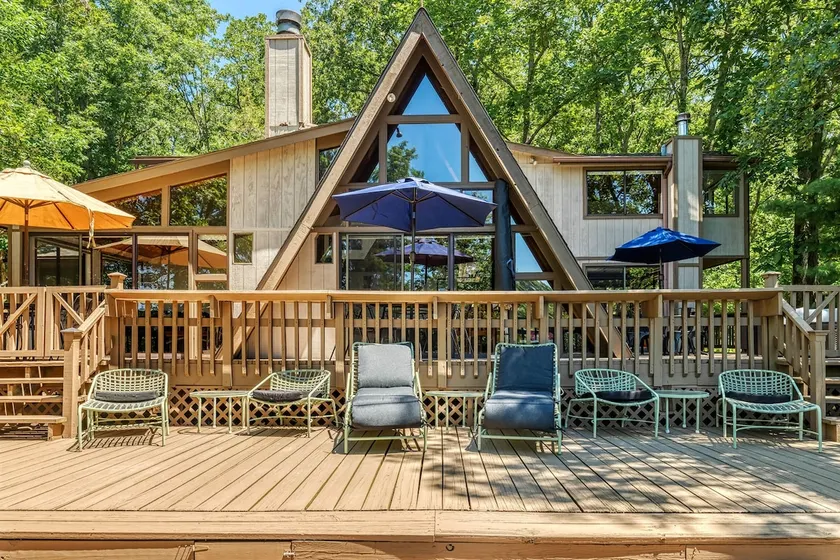 Foxtail Lake Front Chalet with HOT TUB - Image 1
