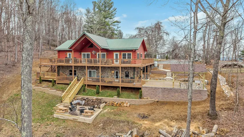 Fishing Ponds + Fire Pit + Pool Table Grassy Creek - Image 1