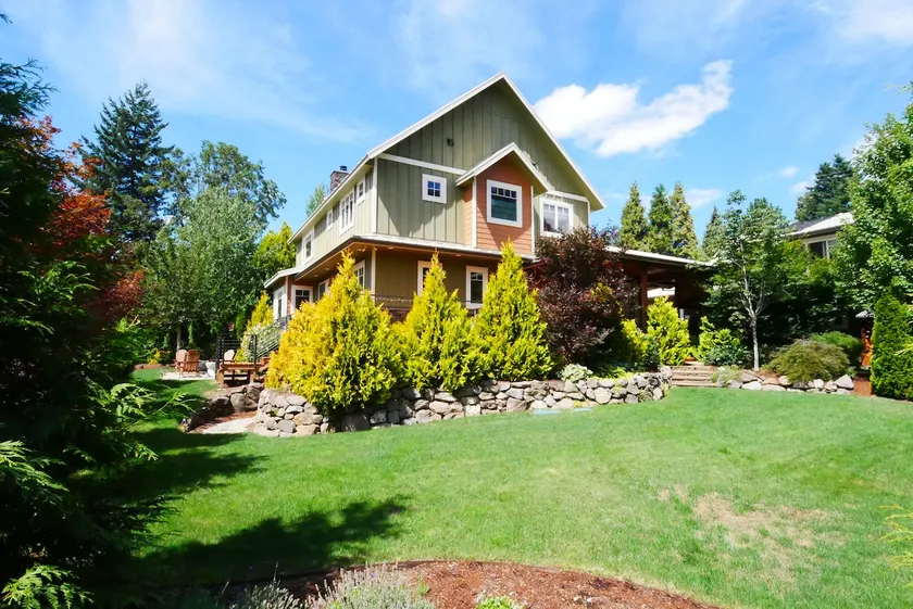 White Salmon Modern Craftsman Home - Image 1