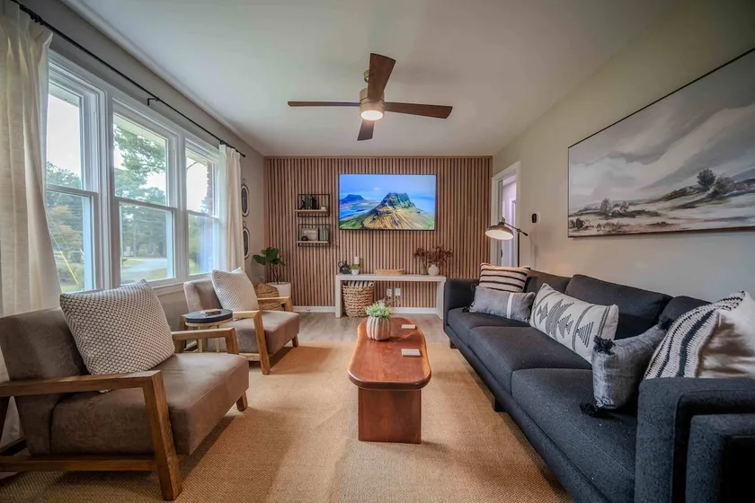 Cozy Home | Covered Outdoor Area | Pool Table - Image 1