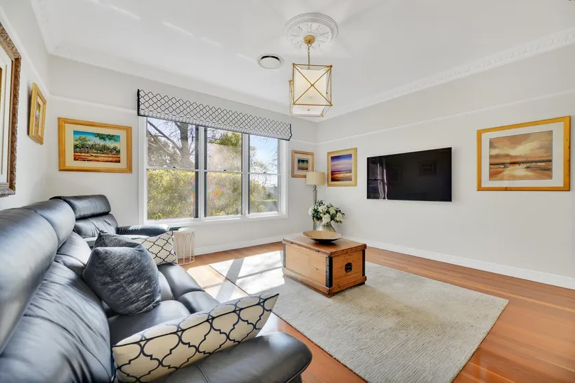 Expansive Toowoomba Retreat with Garden BBQ - Image 1