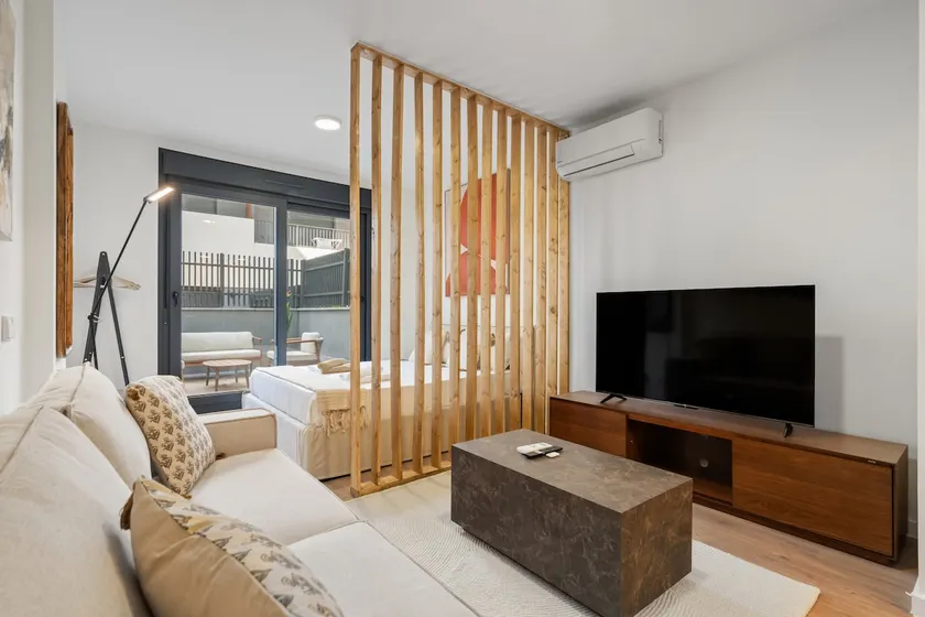Exclusive apartment with private terrace, gym - Image 1