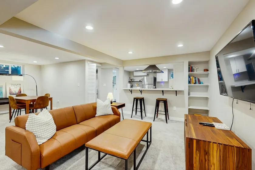 Two BR duplex w/ wifi, w/d & convenient location - Image 1
