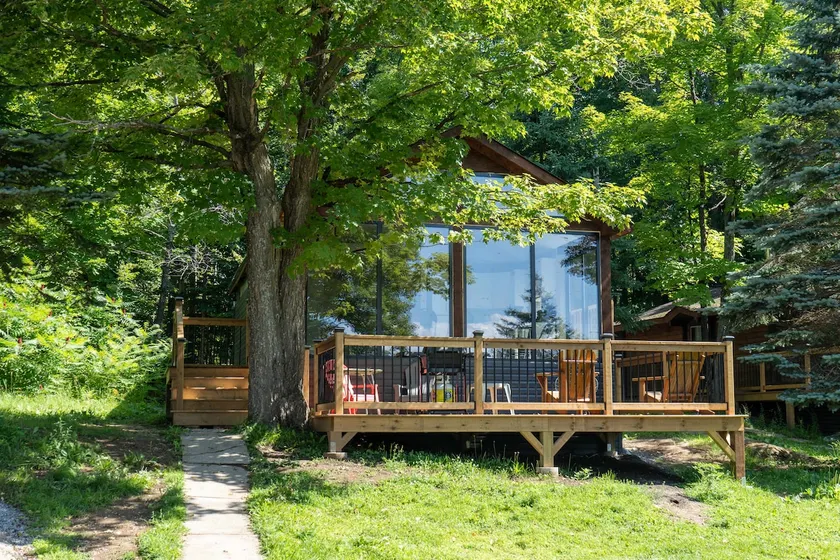 Lake Muskoka Deluxe 2-bdrm Cottage - Pier 100 #60 - Image 1
