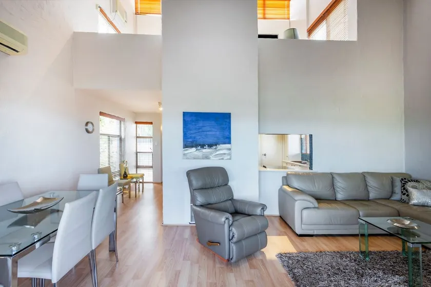 Como Mezzanine Retreat - Image 1