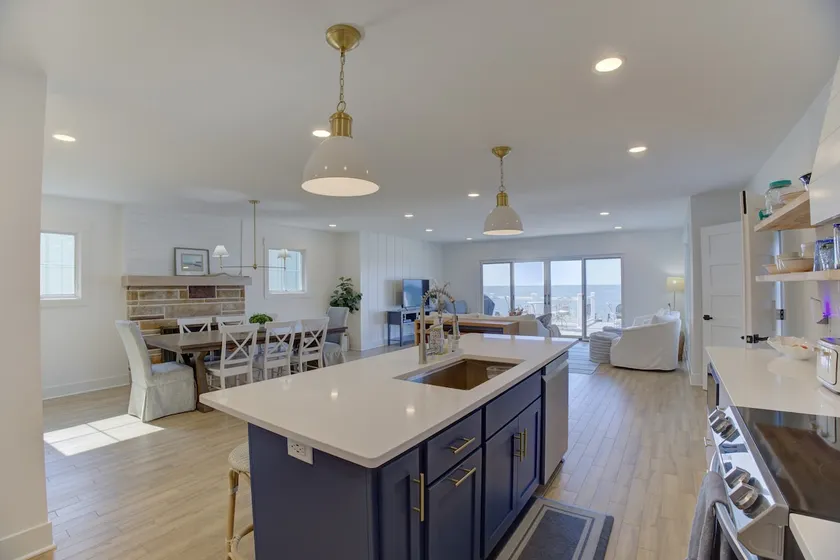 Gorgeous Waterfront Retreat - 4bdrms/3.5bths - Image 1