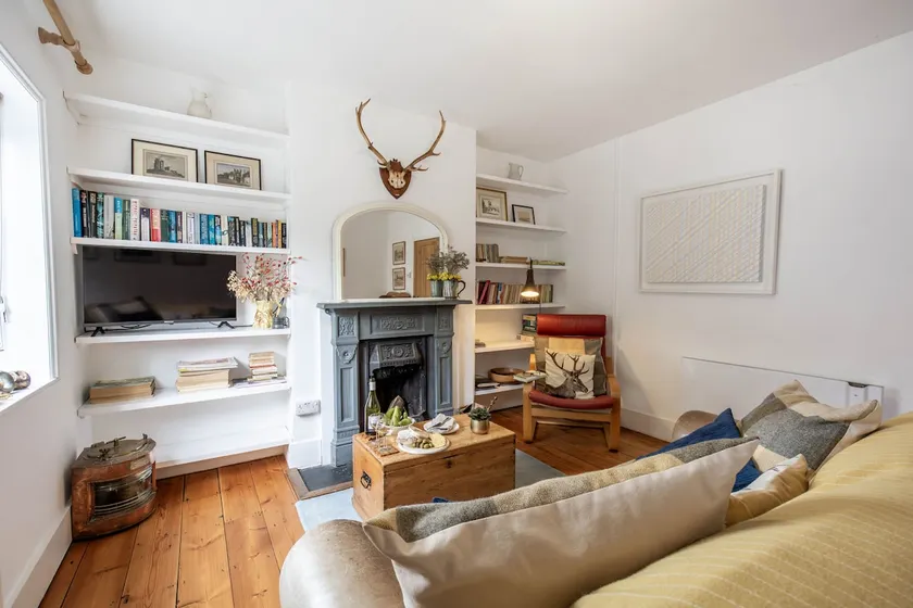 Crayfish Cottage, 90 Pump Street - Image 1
