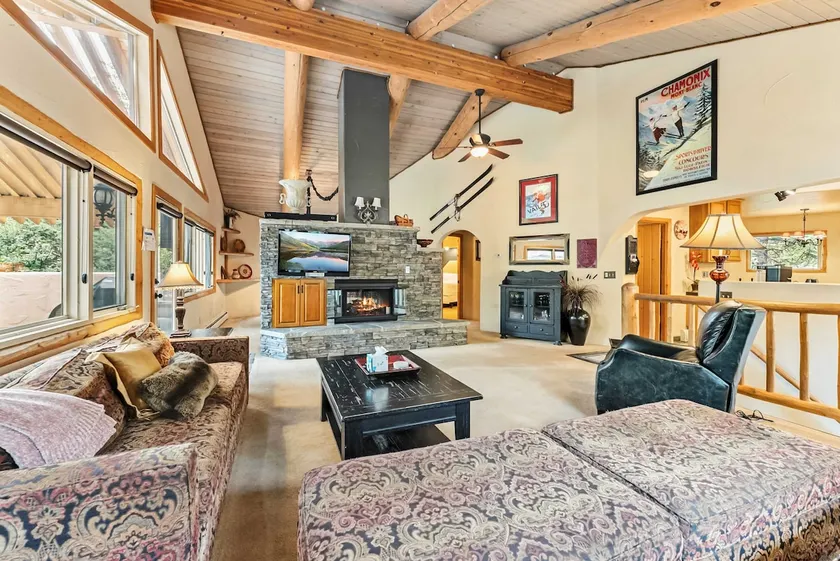Central Vail Stay Cozy Interior Deck Views - Image 1