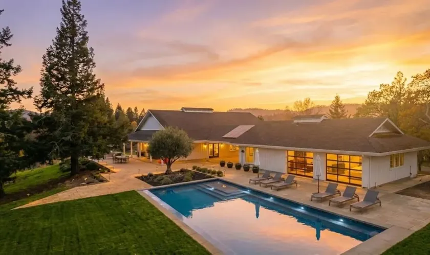 Farmstay Estate | Pool, Cedar Hot Tub & Honey Farm - Image 1