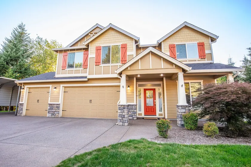 4BR Retreat on Private Acre in Salmon Creek - Image 1