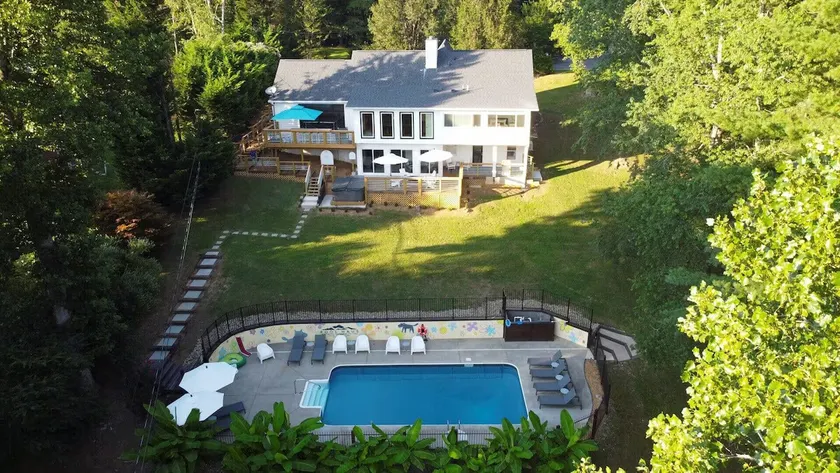 Blue Ridge Escape: Pool, Hot Tub, Games - Image 1