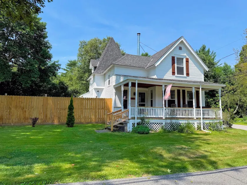 91M Renovated Bethlehem home with hot tub, firepit, large yard, walk to restaurants - Image 1