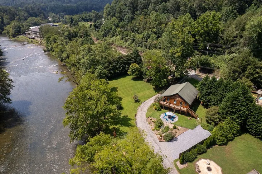 The Reel Tuck - Smoky Mountain River House - Image 1