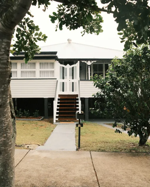 Urban Getaway Colonial 6 beds 2 bath aircon pet family - Image 1
