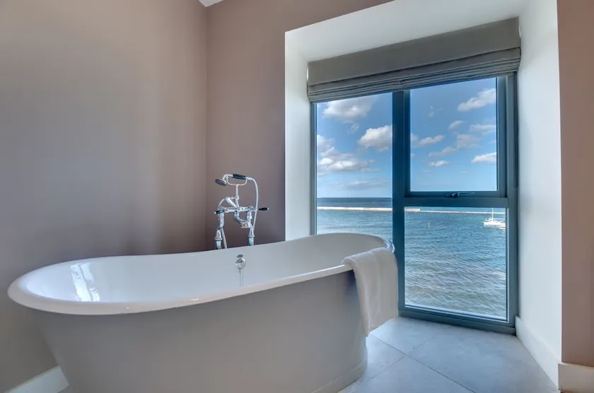Water's Edge at Farne House, Seahouses - Image 1
