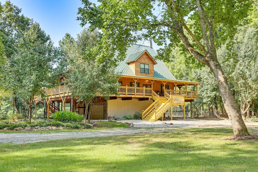 Creek Access, Games: Family-friendly Royal Retreat - Image 1