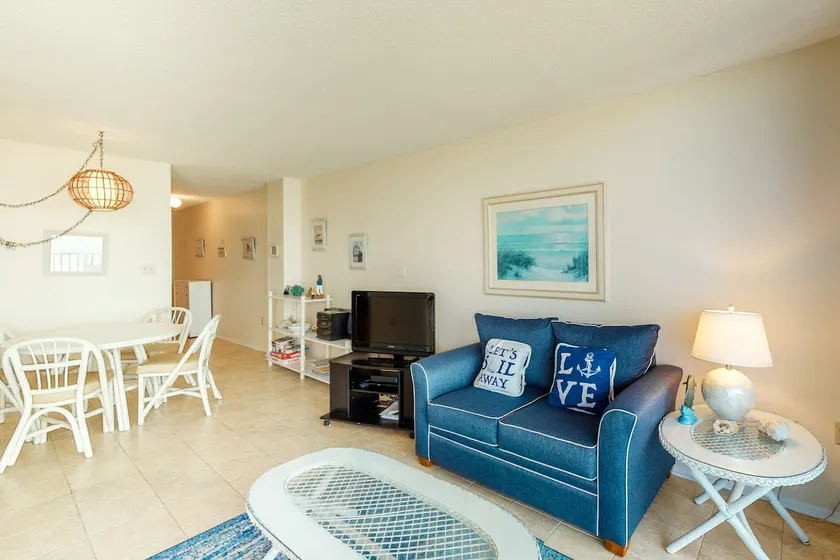 Sea Colony 7th floor condo with ocean veiw pool basketball court & gym - Image 1