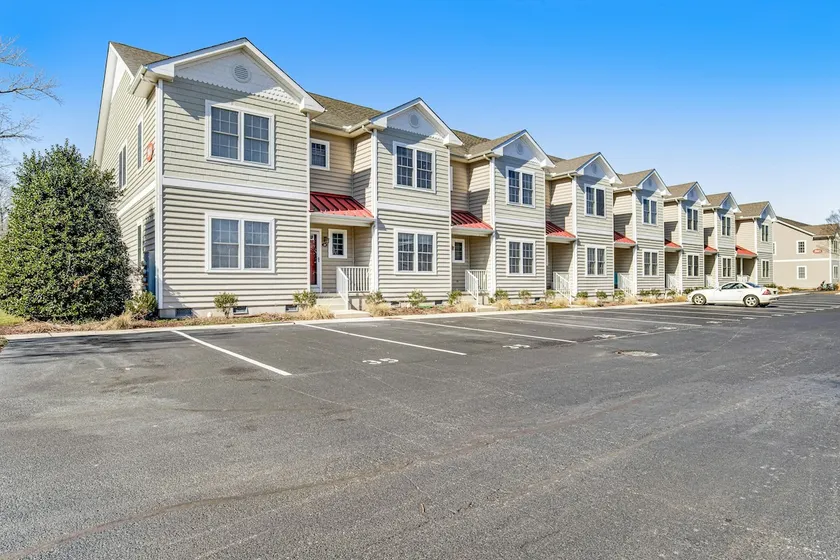 Oyster Bay Villas townhome with free WiFi screened - Image 1