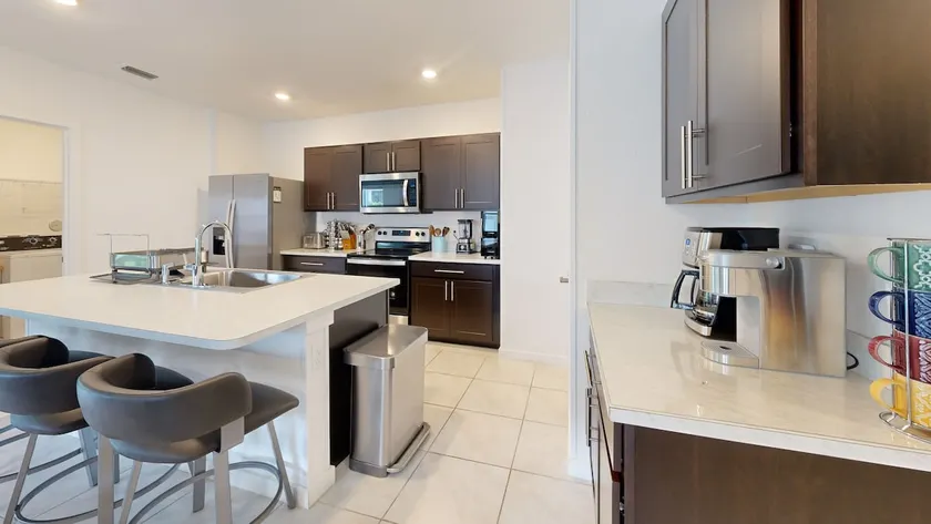 Modern Coastal Retreat Near Beaches & Trails - Image 1