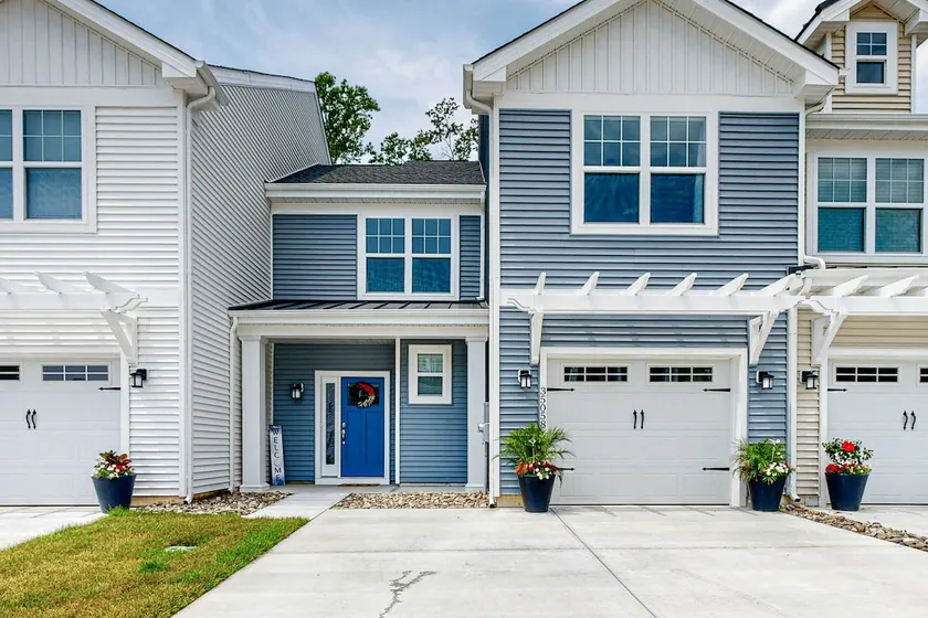 Charming Bethany Pines Townhouse with Pool & Patio - Image 1