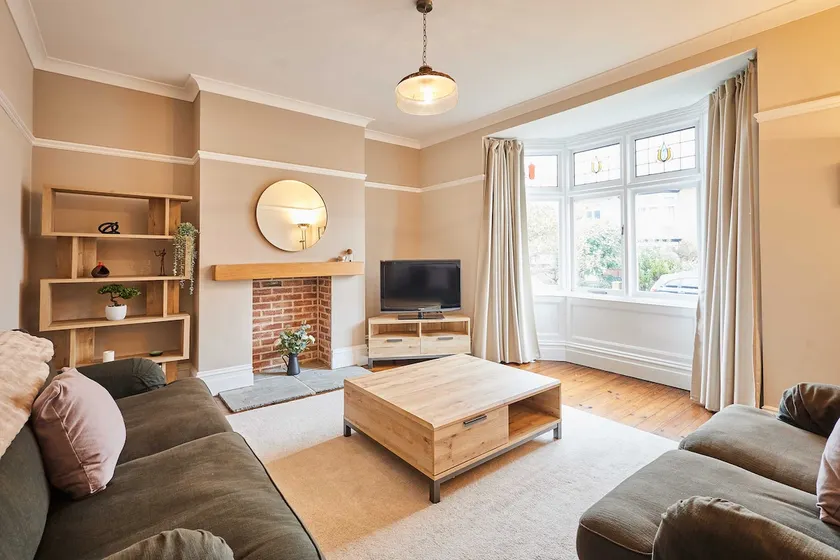 Host & Stay - Bristol Avenue - Image 1
